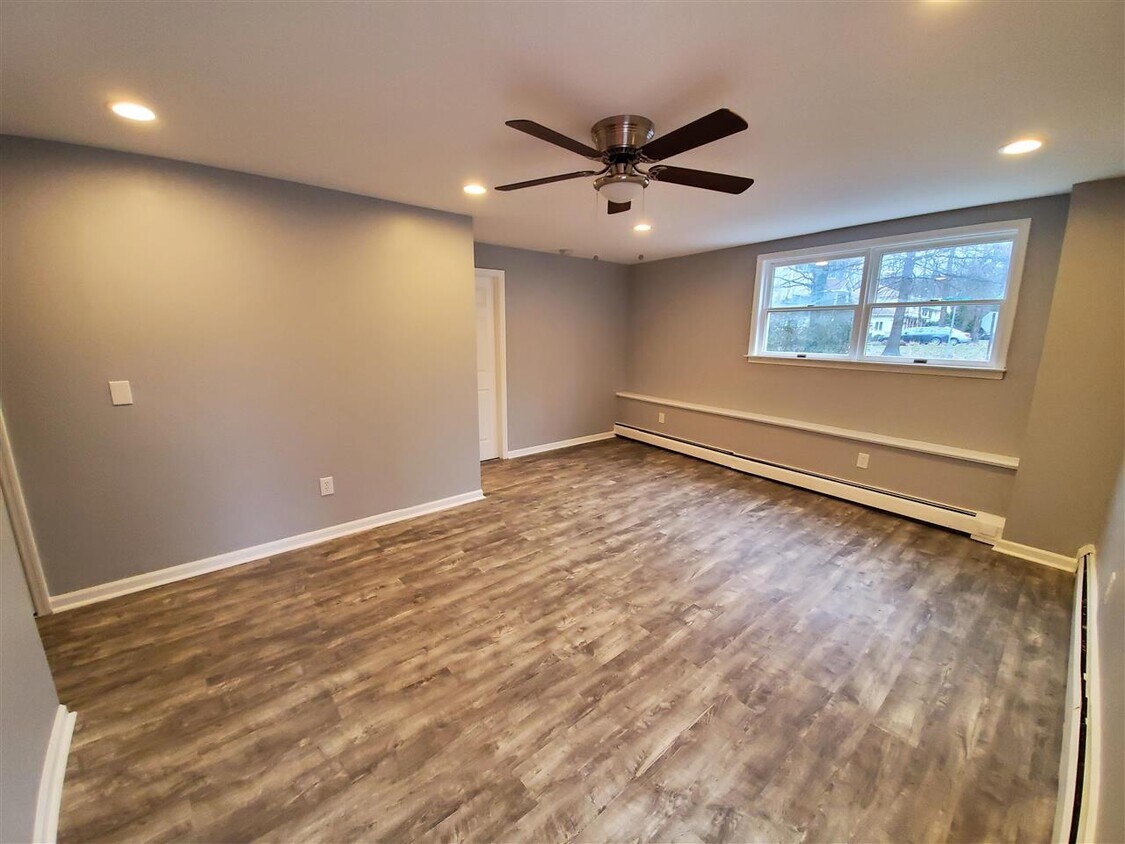 425 Plainfield Ave Unit 4, Berkeley Heights, NJ 07922 Room for Rent
