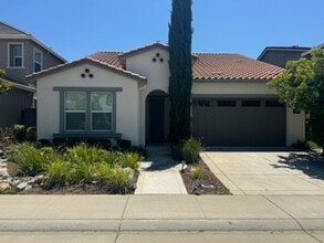Building Photo - 2706 Chuckwagon Ln