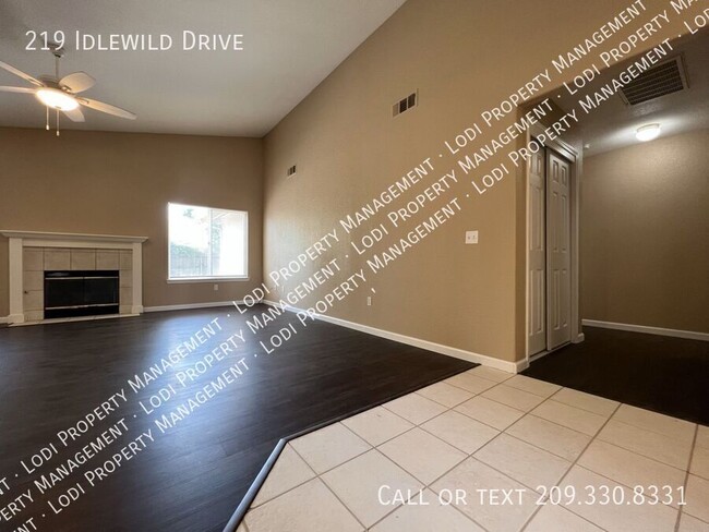 Building Photo - 219 Idlewild Dr
