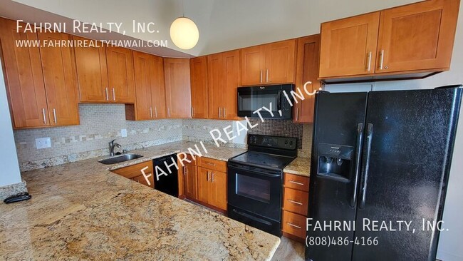 Building Photo - Unique 2 bedroom 1 bath in the Makaha vall...