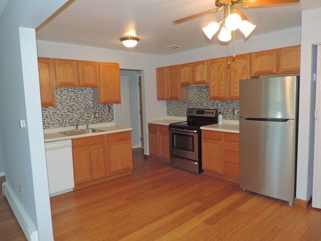 Building Photo - 7425 Brookdale Dr