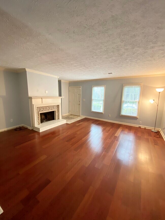 Foto del edificio - 317 Timber Creek Ln SW