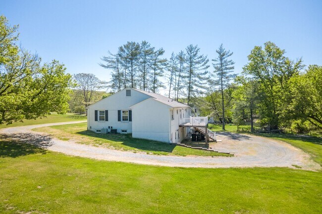 Foto del edificio - Rutrough Road