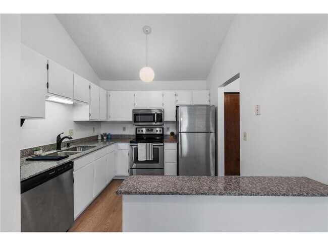 Foto del edificio - 3850 Plymouth Blvd