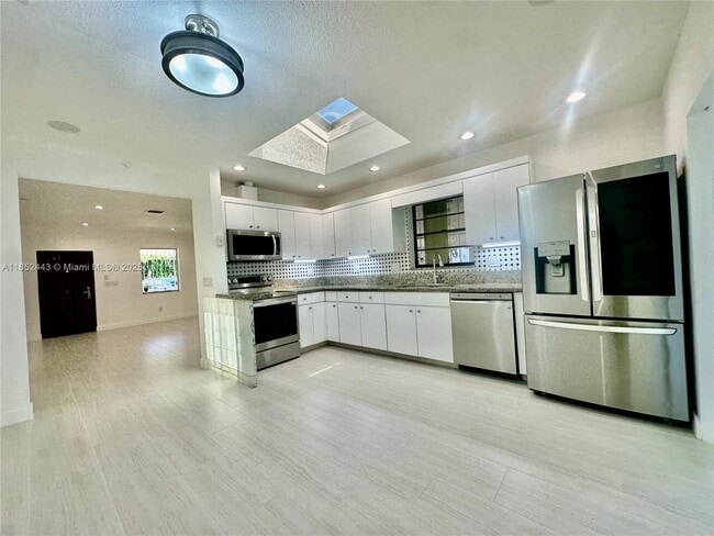 Foto del edificio - 3525 SW 92nd Ave