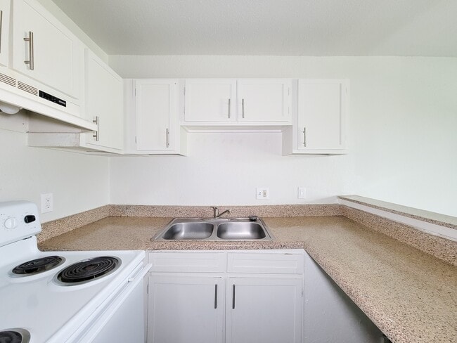 Building Photo - 101 Brookside Ln