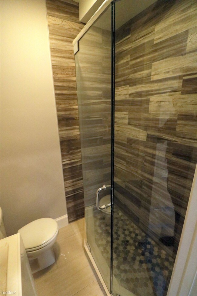 Foto del edificio - Studio, 1 bath  - 470 E 4th St Apt 3F