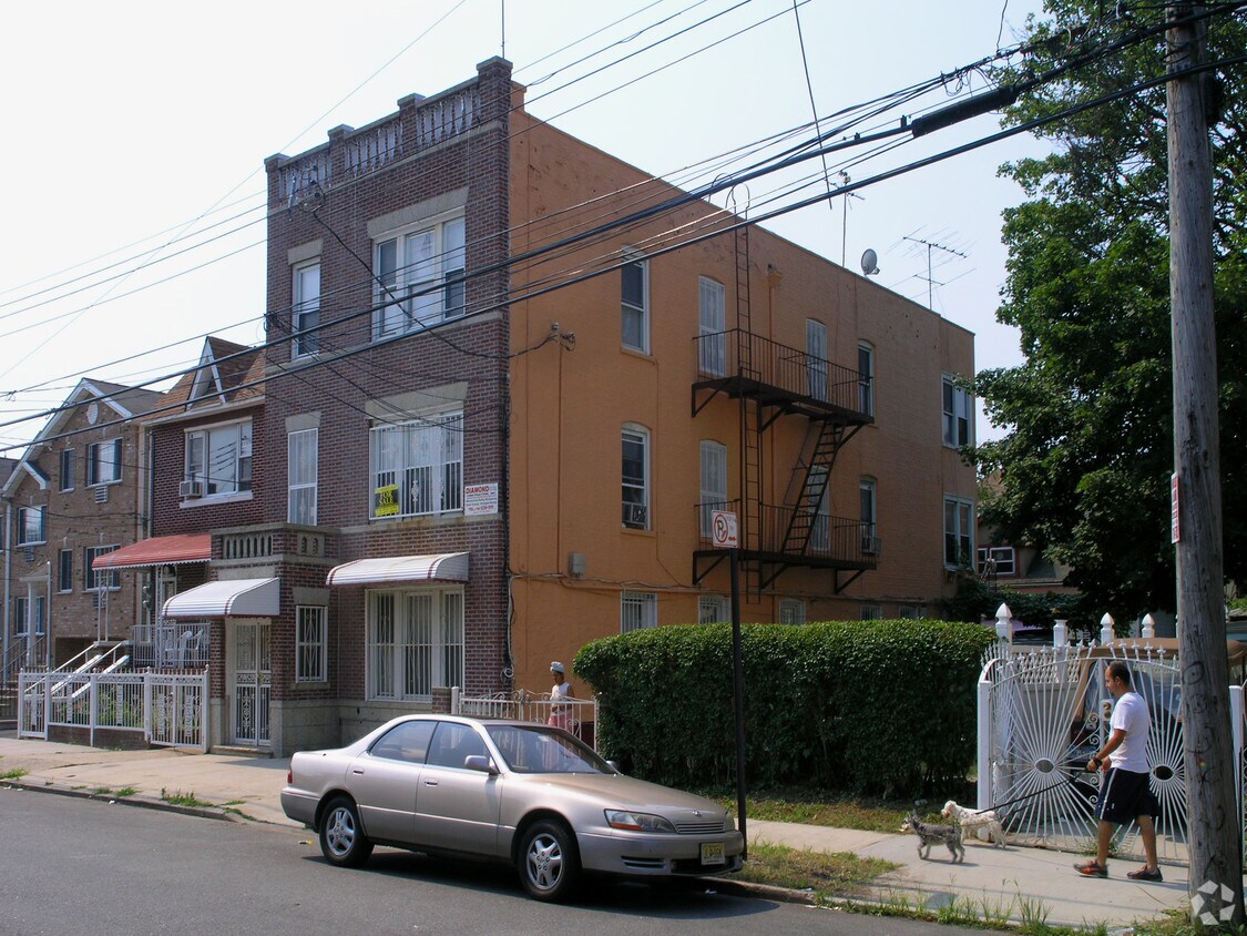 Foto del edificio - 910 E 230th St