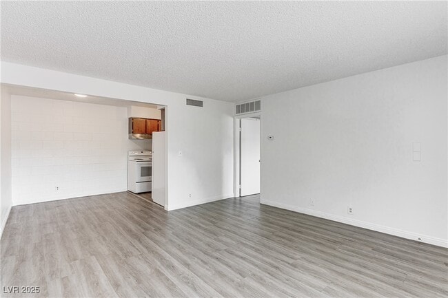 Building Photo - 625 S Royal Crest Cir