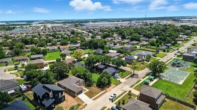 Building Photo - 716 Oak Creek Dr