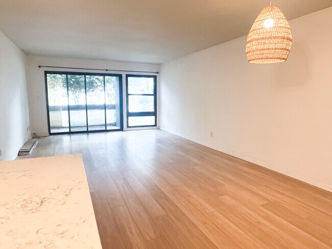 Foto del edificio - 7740 Redlands St