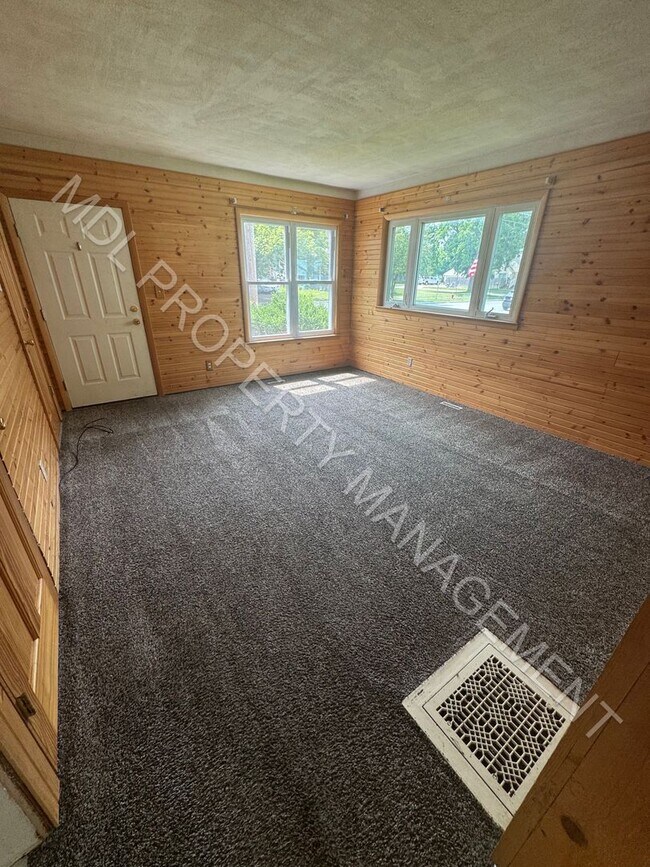 Foto del edificio - 2 bedroom 1 bathroom w/ additional living ...