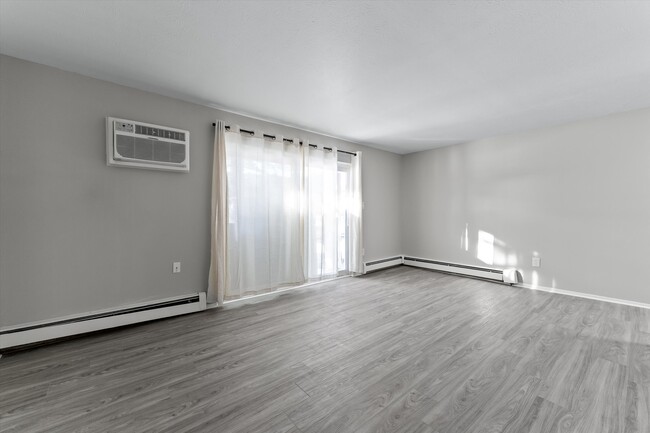 Building Photo - The Reserve at Warren