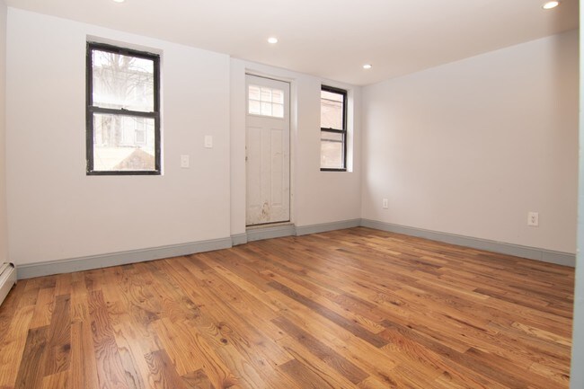 Building Photo - 657 Greene Ave