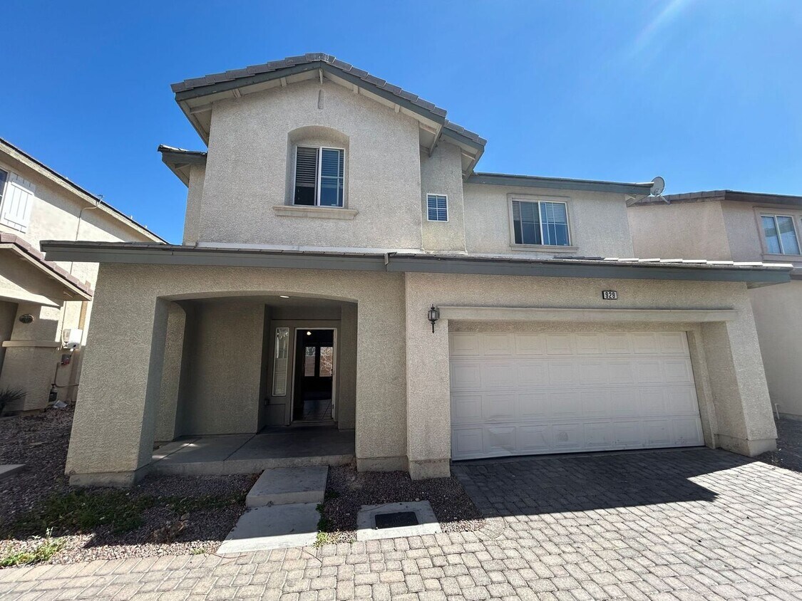 Foto principal - A BEAUTIFUL TWO-STORY NORTH LAS VEGAS HOME...