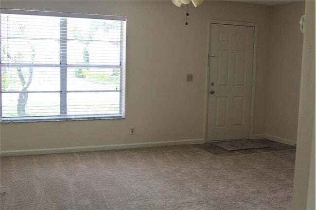 Building Photo - 114 Banyan Cir
