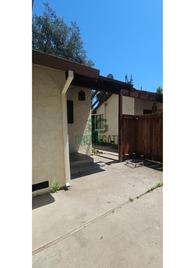Foto del edificio - 3509-3511 Dragoo Park Dr.