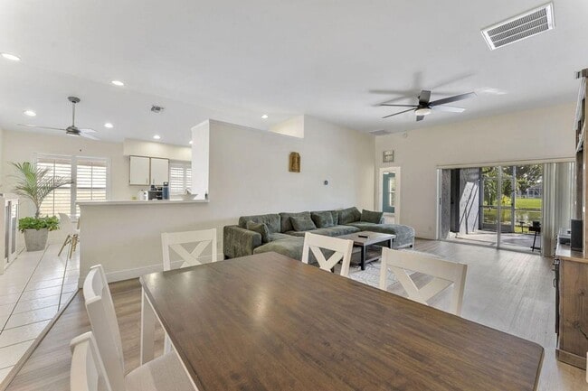 Foto del edificio - 107 Meadowlands Dr