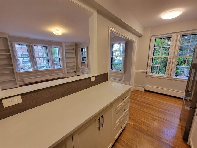 Building Photo - 988 Memorial Dr