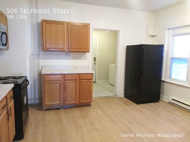 Building Photo - 506 Selfridge St
