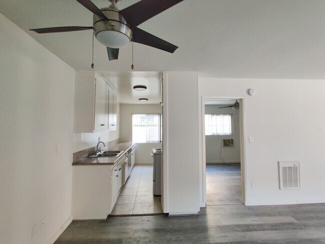 Building Photo - 6240 Lemona Ave