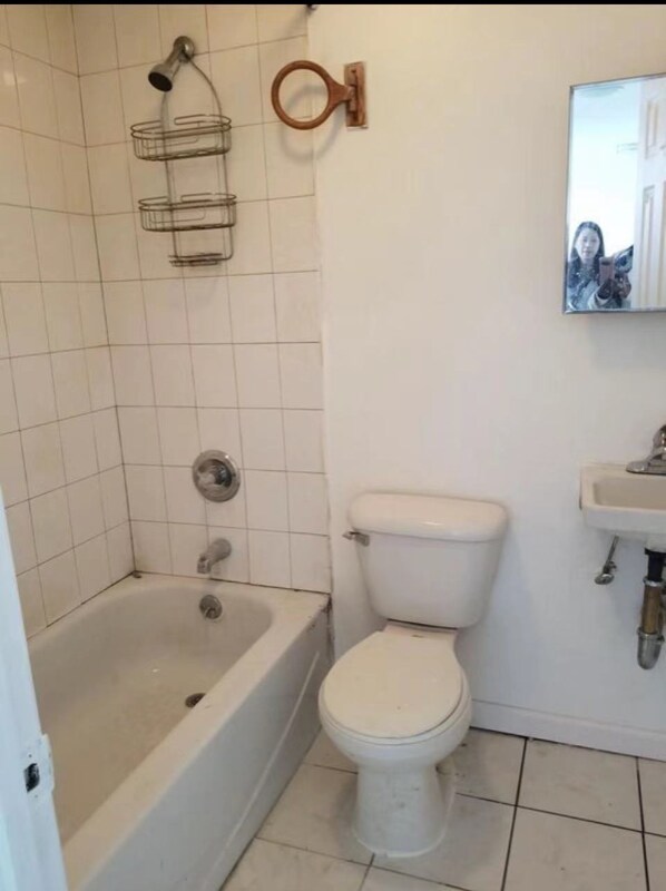 214 Market St Unit Walk in, Staten Island, NY 10310 Apartment for