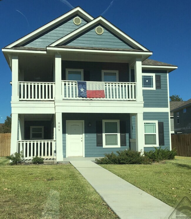 Building Photo - 609 Wellborn Rd
