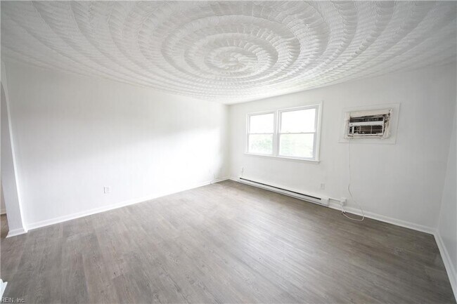 Building Photo - 619 Beech St