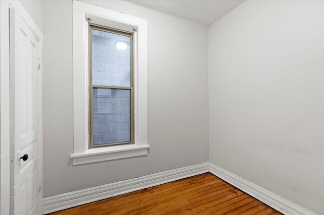 Foto del edificio - 1013 N Winchester Ave