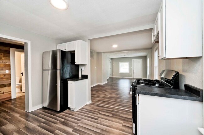 Building Photo - 2110 Clay St