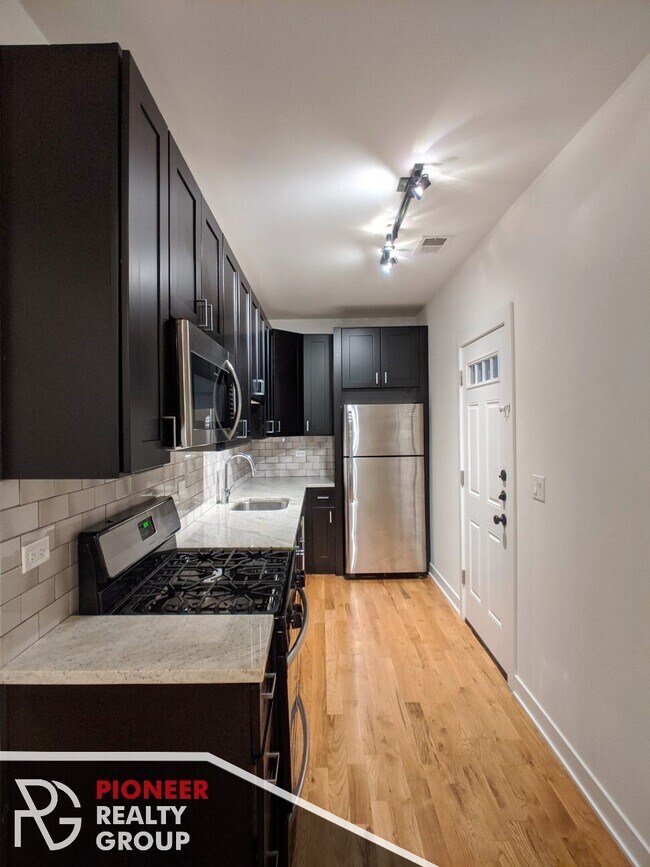 Foto del edificio - 2203 W Eastwood Ave