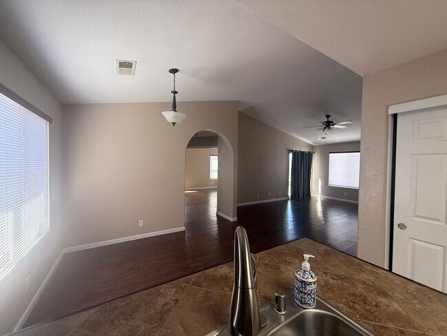 Foto del edificio - 3401 Misty Meadows Dr NE