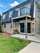 Building Photo - 10130 S 84th Ter