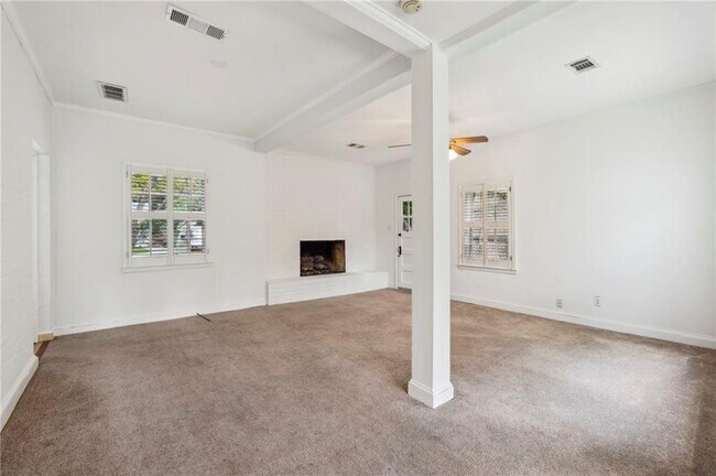 Building Photo - 3533 Kingsboro Rd NE