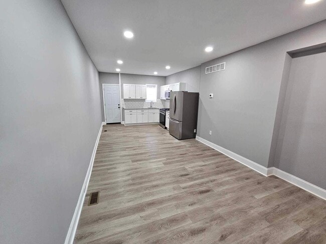 Building Photo - 3 Bedroom Townhouse