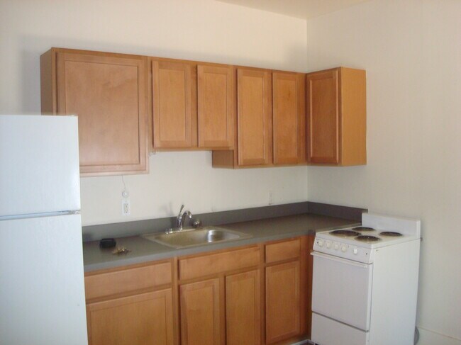 kitchen - 1401 Golden Ave