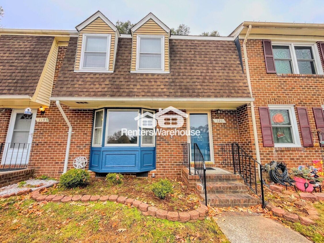 Foto principal - 121 Charles Parish Dr