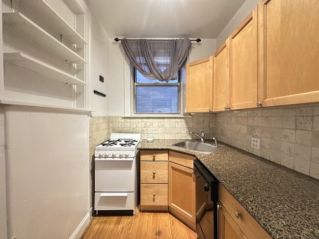 Building Photo - 526A W Surf St