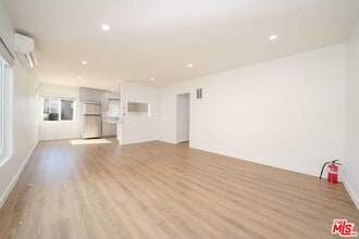 Building Photo - 332 S Wilton Pl