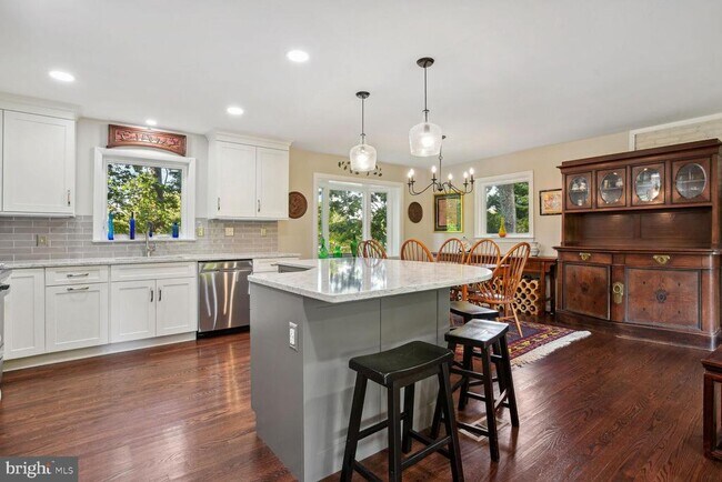 Foto del edificio - 6542 Hitt Ave