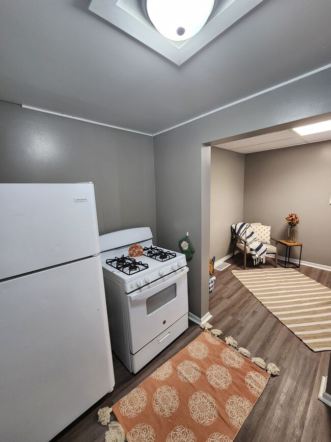 Building Photo - 418 S Union St