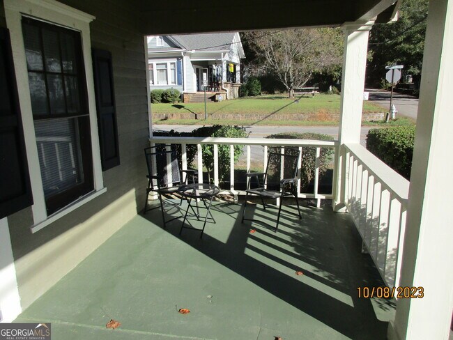 Building Photo - 1070 Forrest Ave