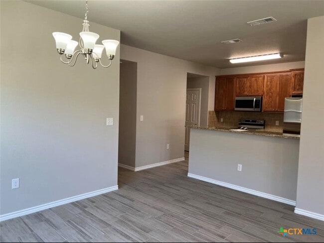 Building Photo - 343 Arnold Dr
