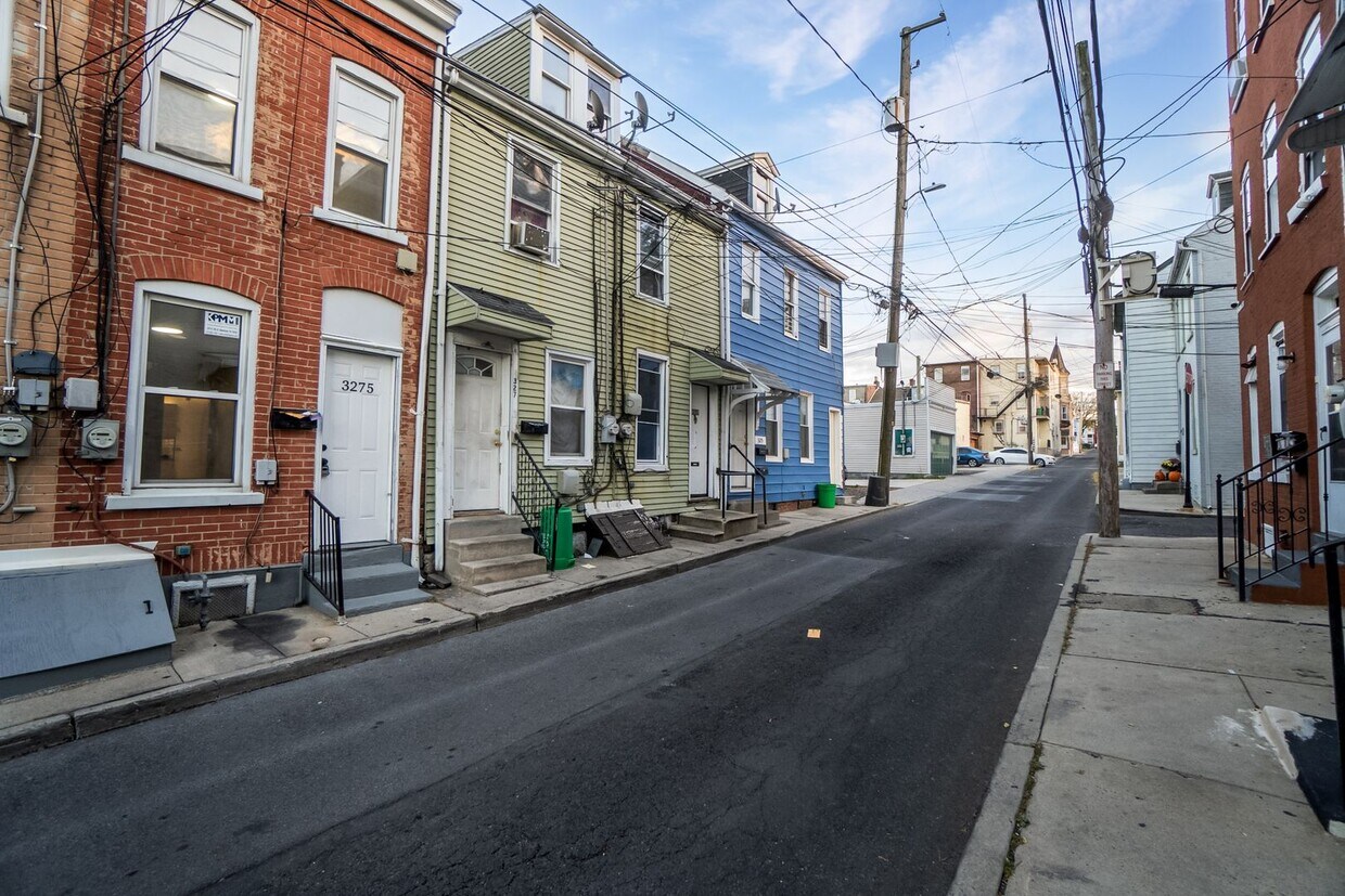 Foto principal - Move-In Ready 3BR Home in Central Allentown