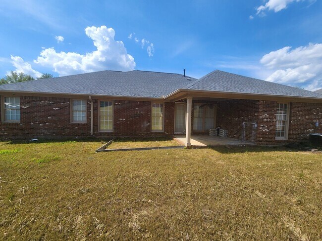 Foto del edificio - 3 Bedroom 2 Bathrooms 2 Car Garage - North...