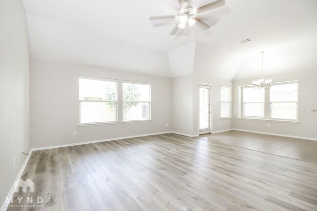 Building Photo - 649 Minkel Dr