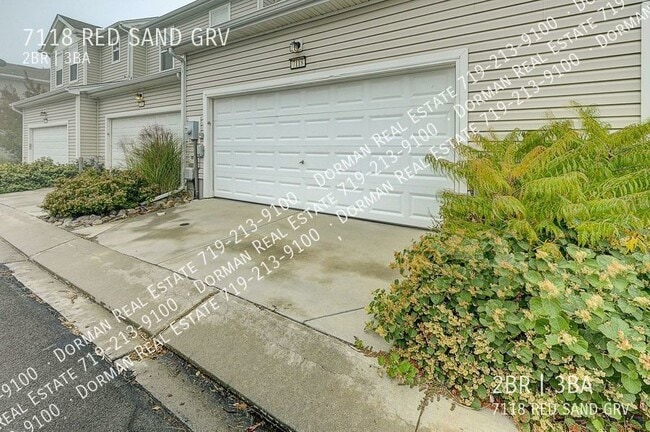 Building Photo - Townhome Close to Powers