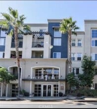 Building Photo - 2324 Scholarship