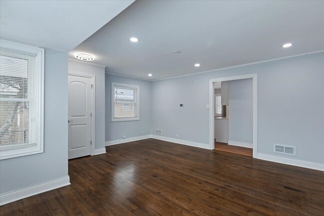 Foto del edificio - 9107 S Dante Ave