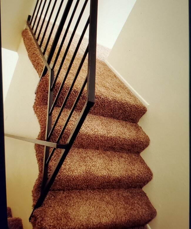 Foto del edificio - 745 S Lark Ellen Ave